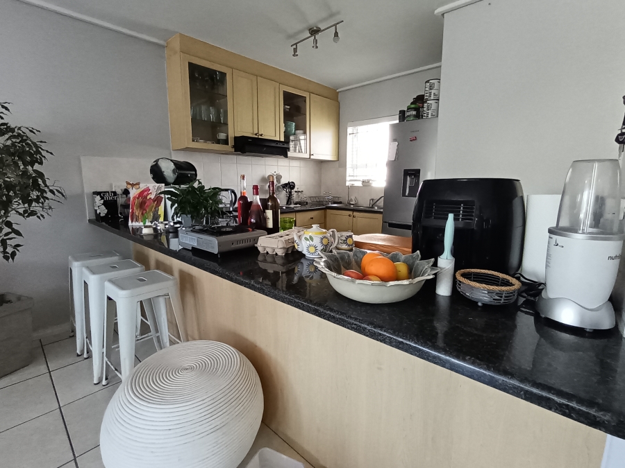 To Let 2 Bedroom Property for Rent in Big Bay Western Cape